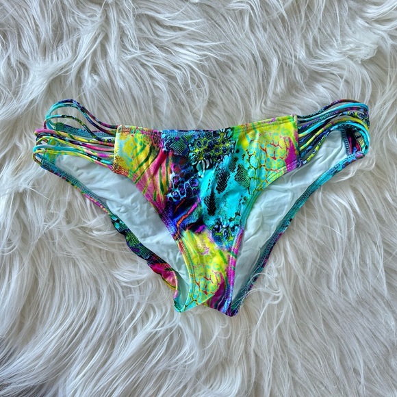 Luli Fama Bandeau Bikini - Picture 7 of 9